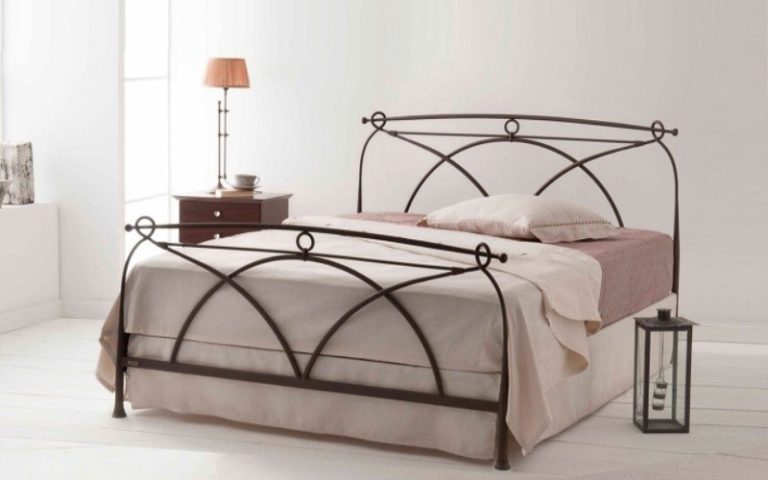 How To Create A Cozy Industrial Vibe With Metal Pipe Bed Frames ...