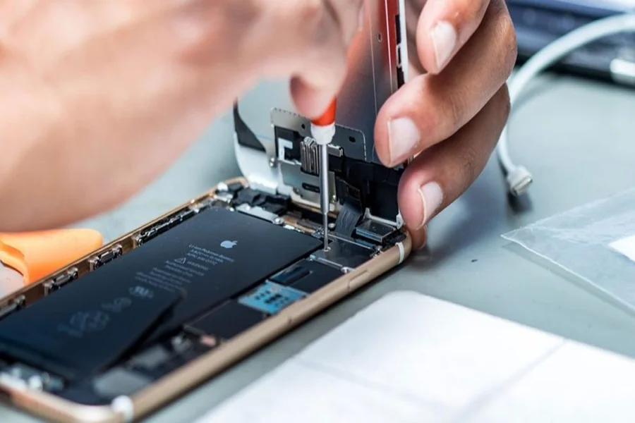 Choose a Reliable Phone Repair Service Near You