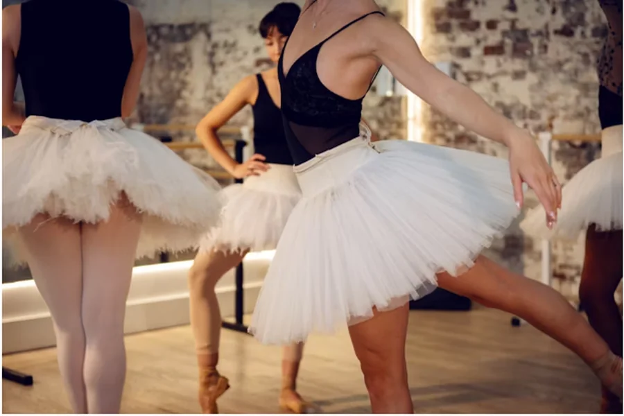 The Experience of Grace and Elegance in Ballet Dancing