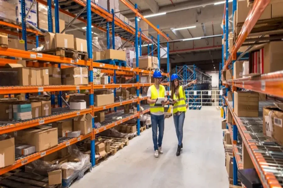 Looking for an E-Commerce Distribution Center Here’s What You Should Consider