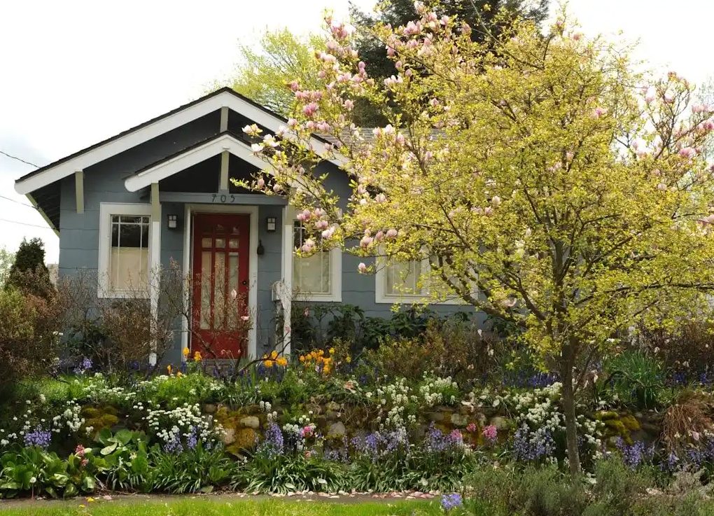 Why Choose Prefabricated Garden Houses for Your Outdoor Space?