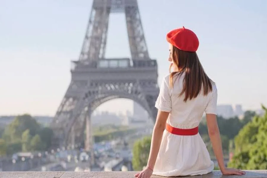What to Wear for a Romantic Weekend in Paris